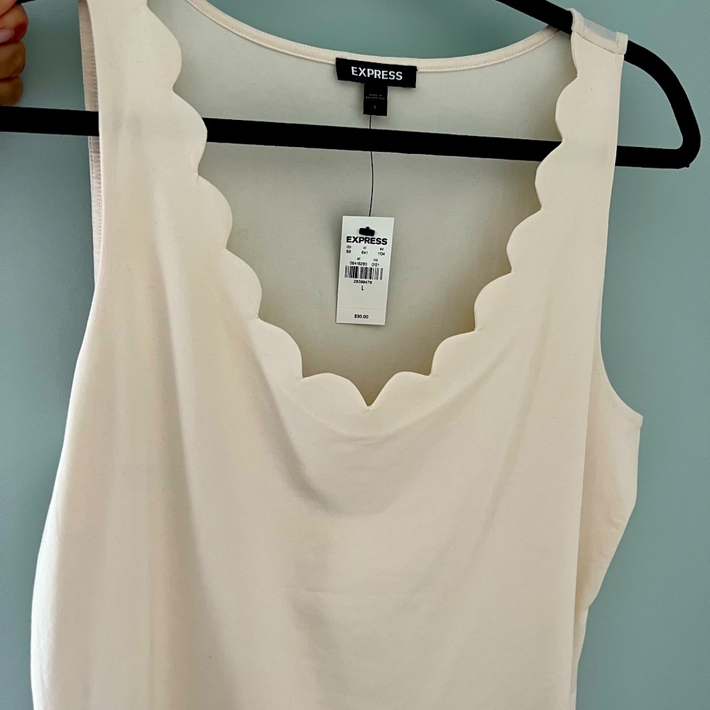 Super Sexy tank! Scalloped neckline ~